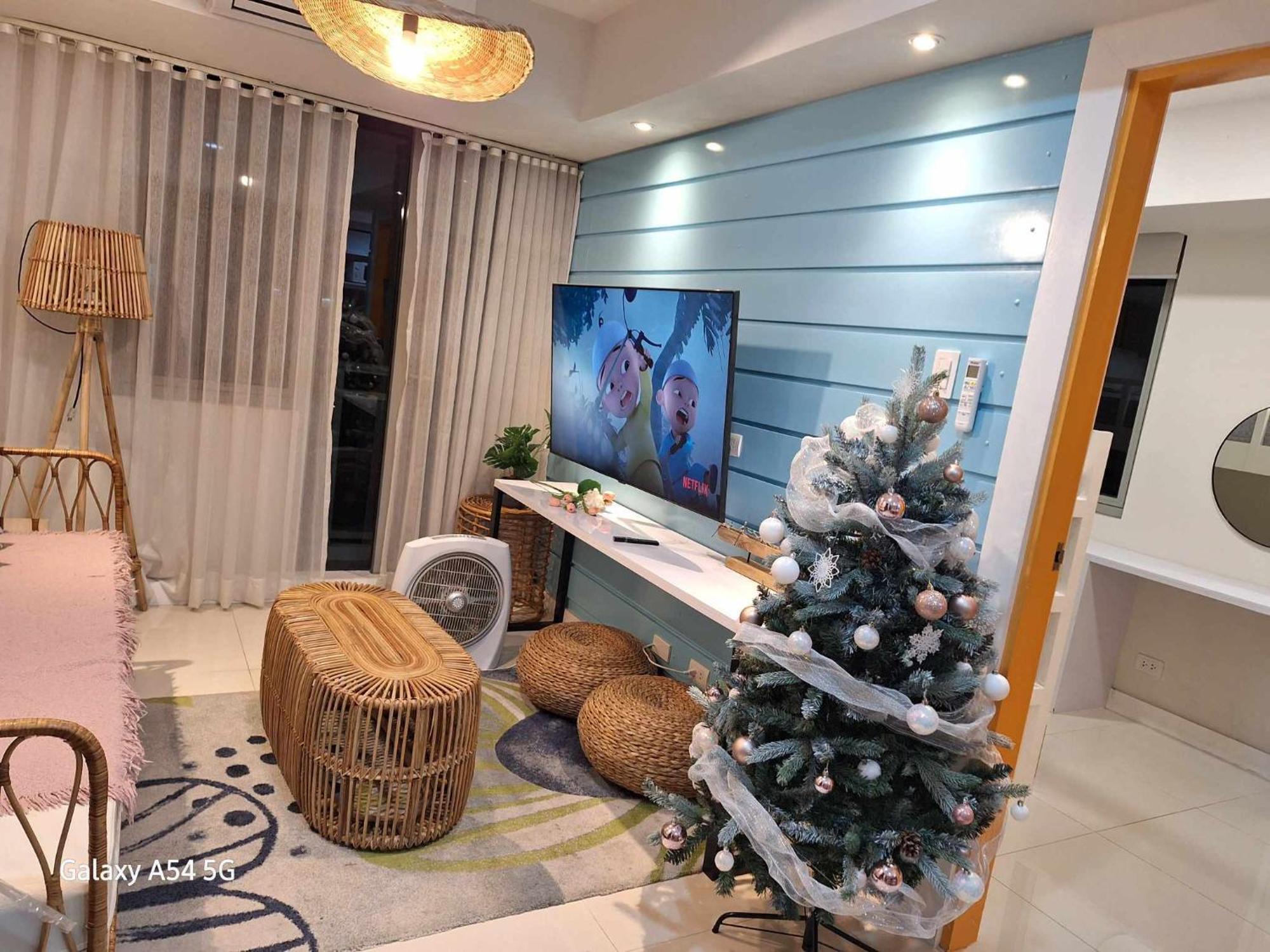 Manila Urban Resort At Azure Exterior photo